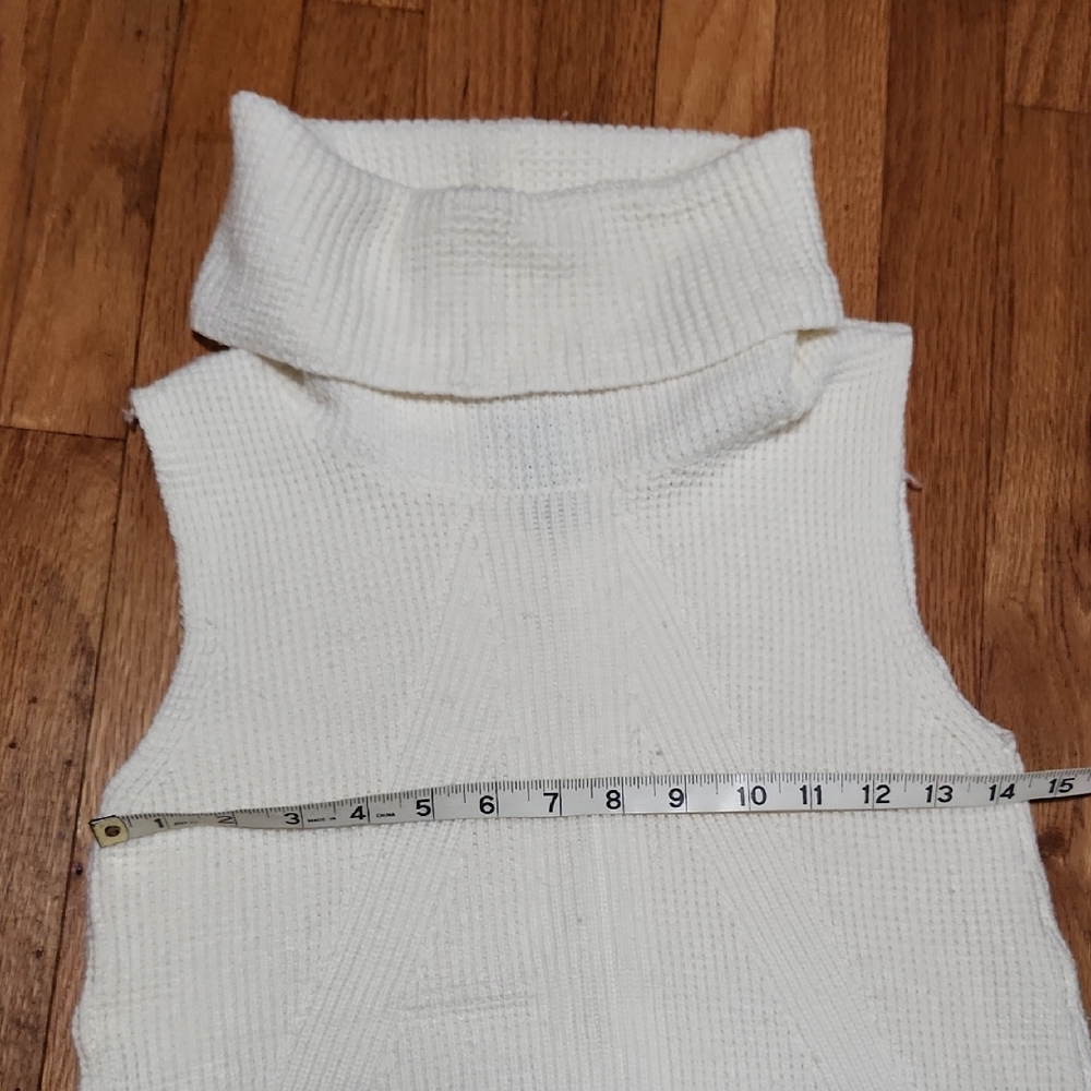 White House Black Market Ivory Sleevless Knit Top In Small
